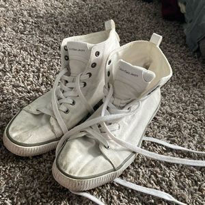 White Calvin Klein converse shoe. Super comfy and cute for casual wear!